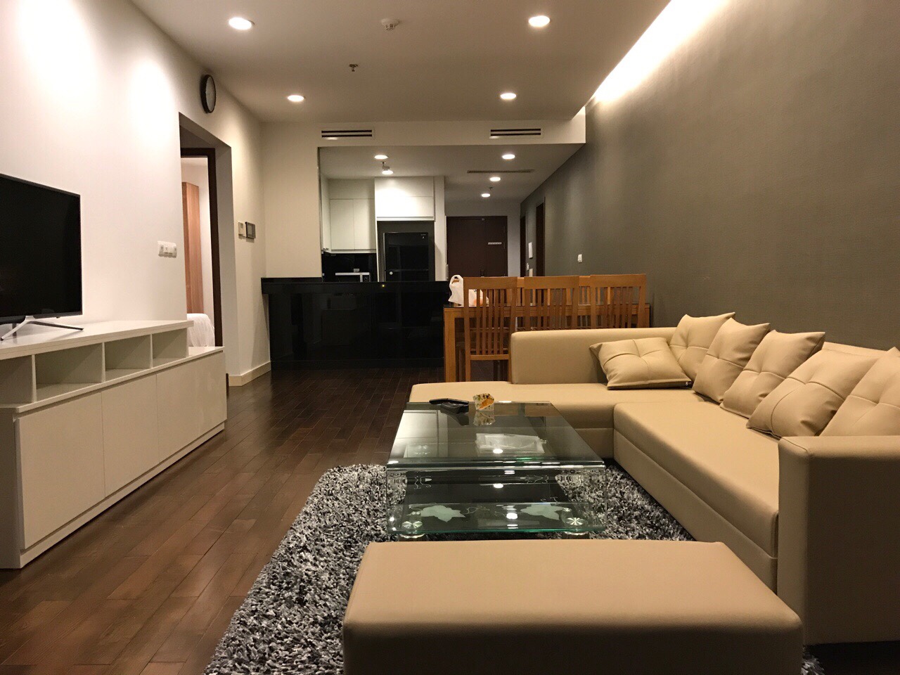 2 bedroom apartment in high floor of Lancaster building, Nui Truc 
