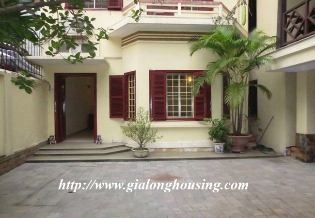 Nice house with big yard in Ngoc Khanh for rent 1