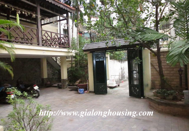 Nice house with big yard in Ngoc Khanh for rent 3