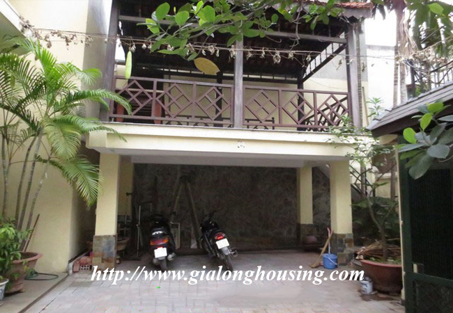 Nice house with big yard in Ngoc Khanh for rent 4