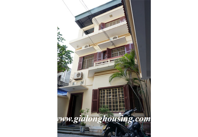 Nice house with big yard in Ngoc Khanh for rent 5