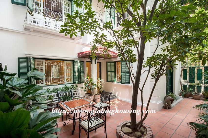Fully furnished garden house in Tran Khat Chan for rent 1