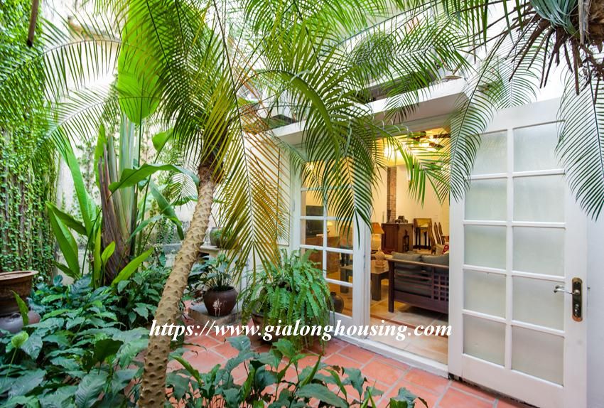 Fully furnished garden house in Tran Khat Chan for rent 2
