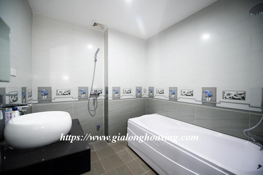 Brand new serviced apartment in Tran Quoc Vuong for rent 5