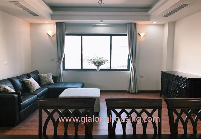 Lake view apartment for rent in Truc Bach area,Ba Dinh district 1