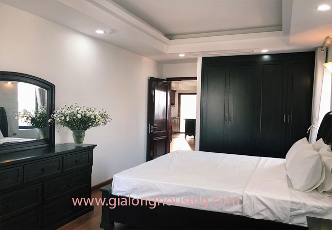 Lake view apartment for rent in Truc Bach area,Ba Dinh district 7