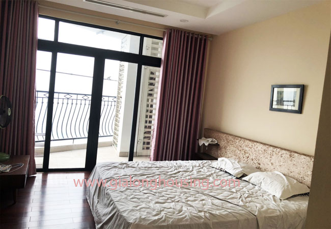 Modern fully furnished 03BRs apartment for rent at Royal City, good prices 13