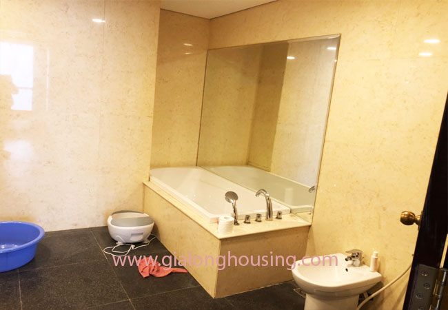 Modern fully furnished 03BRs apartment for rent at Royal City, good prices 8