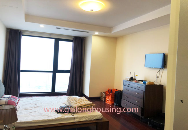 Modern fully furnished 03BRs apartment for rent at Royal City, good prices 9