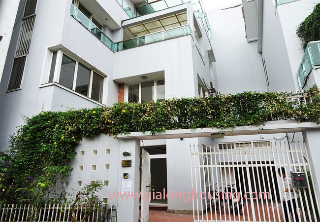 Unfurnished house for rent in Tay Ho district, lake view 1