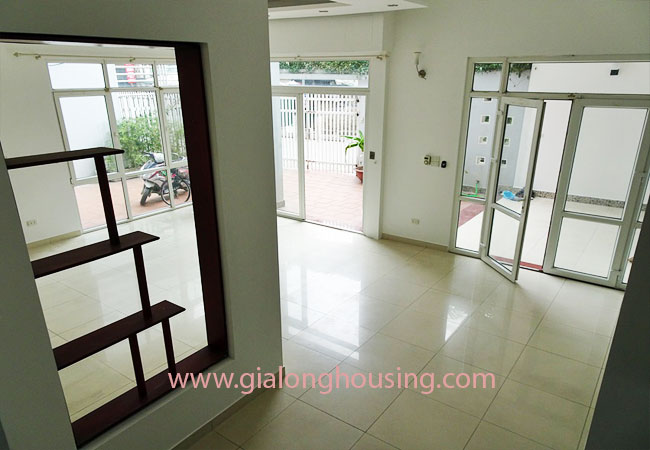 Unfurnished house for rent in Tay Ho district, lake view 3