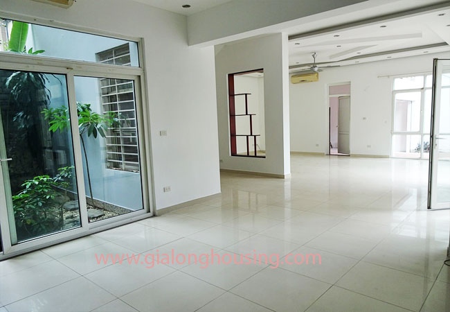 Unfurnished house for rent in Tay Ho district, lake view 4