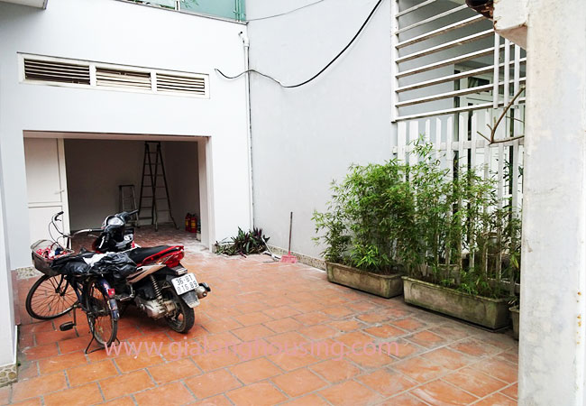 Unfurnished house for rent in Tay Ho district, lake view 7