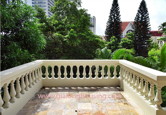 House with front courtyard on To Ngoc Van, Tay Ho for rent 3