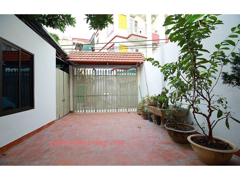 Nice house with big Yard for rent in Tay Ho district 1