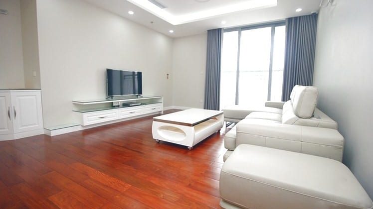3 bedroom apartment in Vinhomes Nguyen Chi Thanh for rent 