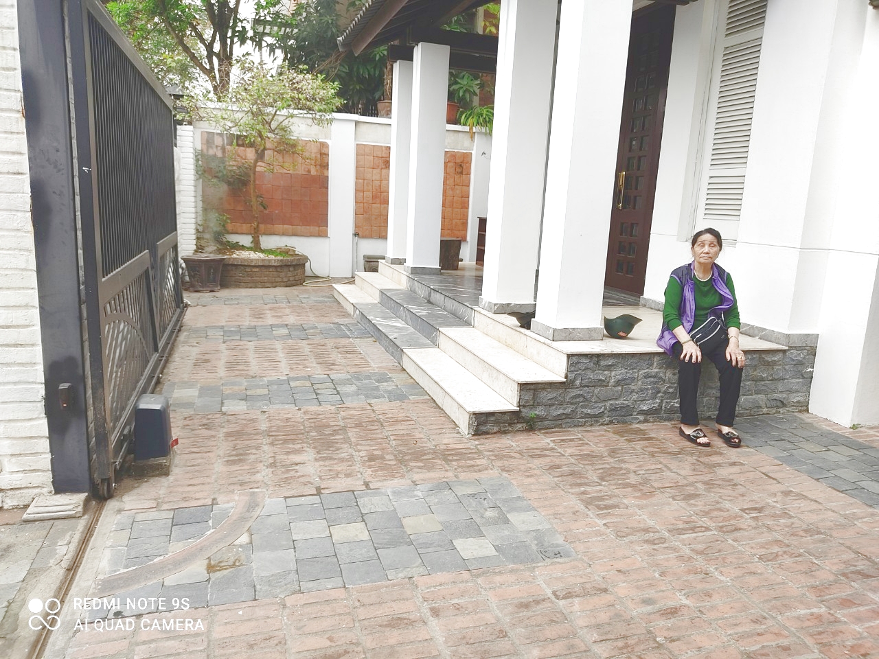 4 bedroom villa for rent on Dang Thai Mai street near Phu  Tay Ho 