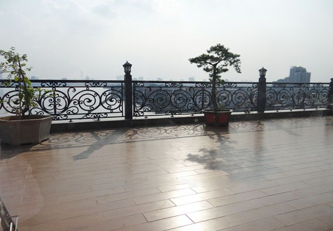 A very spacious penthouse duplex apartment for rent, lake view 