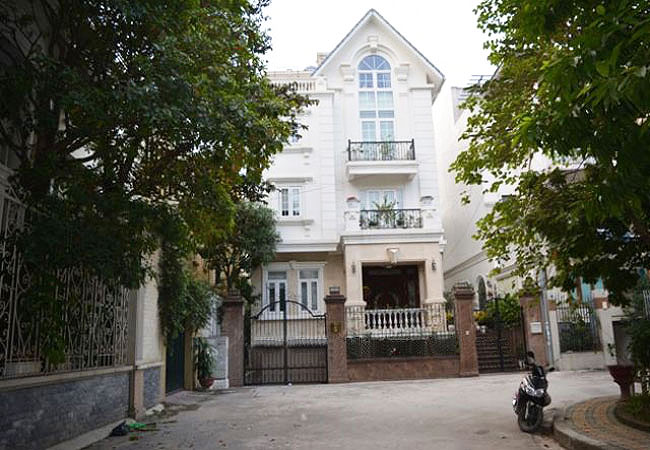 Beautiful furnished villa in Vuon Dao area for rent 