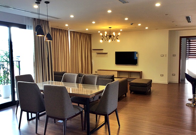 Beautiful large apartment for rent in Tay Ho street 