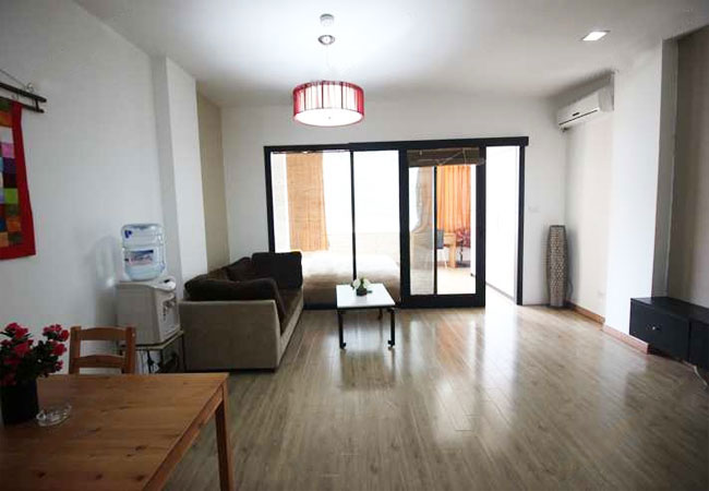 Beautiful one bedroom apartment in Hai Ba Trung for rent, full services