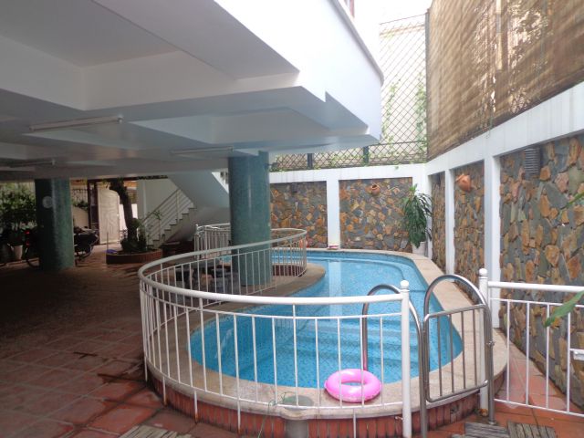 Biệt thự có bể bơi cần bán trên phố Tô Ngọc Vân 