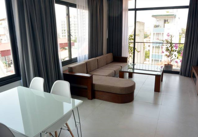 Brand new lake view apartment in Xuan Dieu Hanoi for rent 