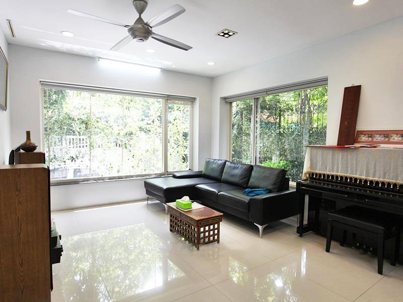 Charming house in Tay Ho for rent with modern furniture 