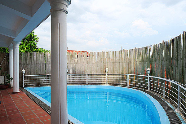 Cho thuê nhà đẹp đầy đủ nội thất, có bể bơi ở đường Tô Ngọc Vân, Tây Hồ.