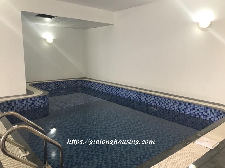 Cho thuê nhà mới có bể bơi, thang máy, ở đường Đặng Thai Mai, quận Tây Hồ.
