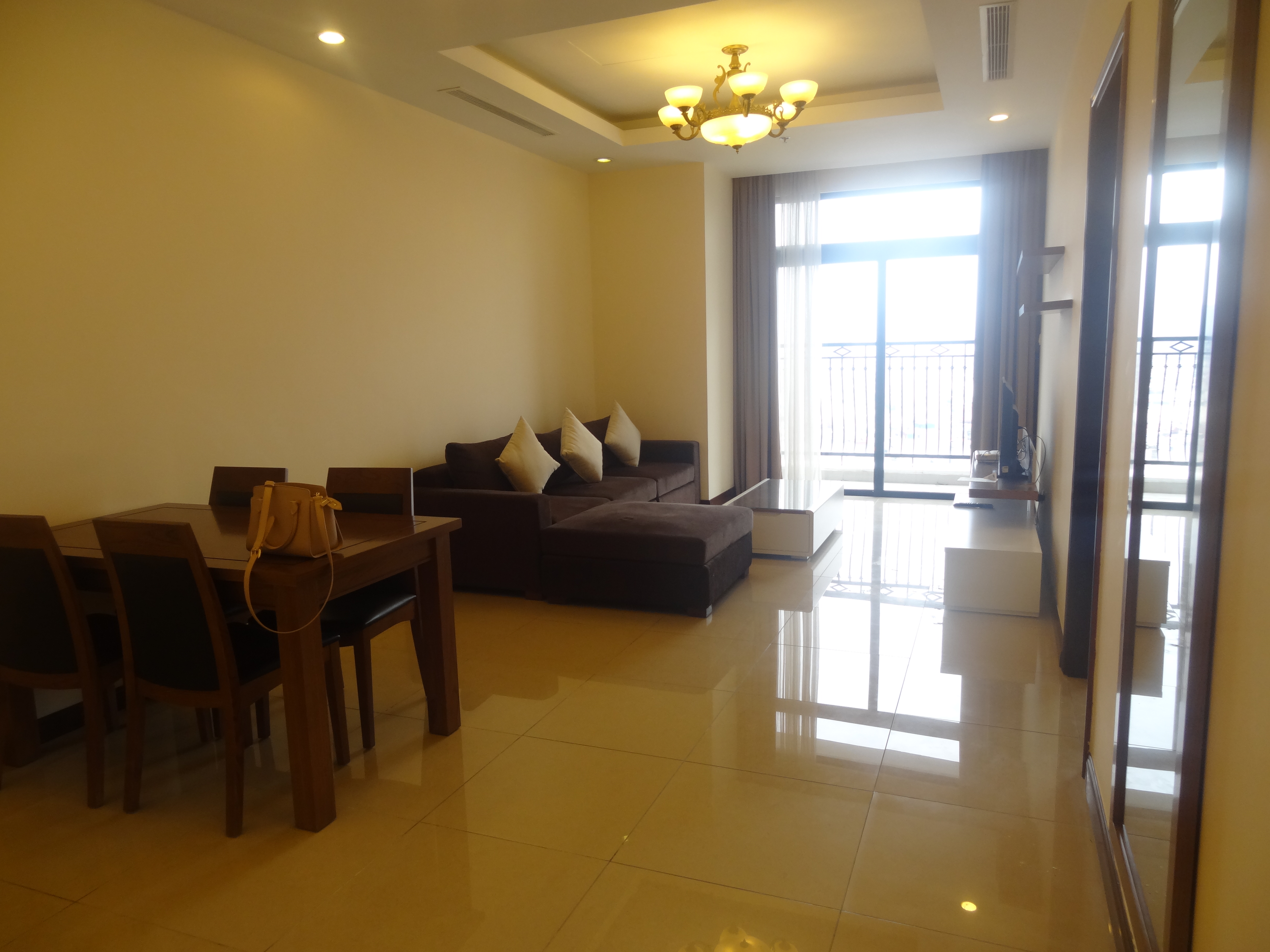 Cozy apartment in Royal City R1 building for rent 