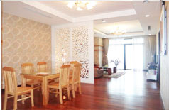 Elegant apartment for rent in high floor of Royal City 