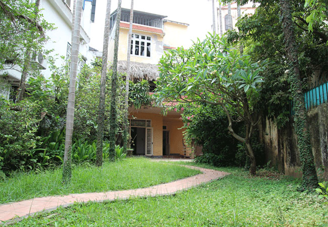 Garden house in Nghi Tam for rent 