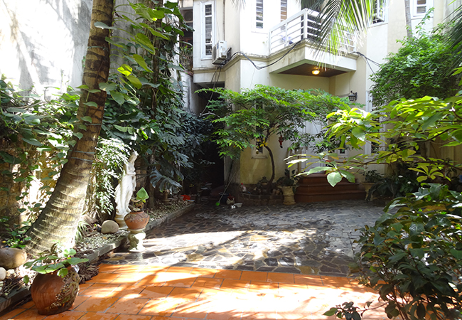 Garden house in Ton Duc Thang for rent with 4 bedrooms 