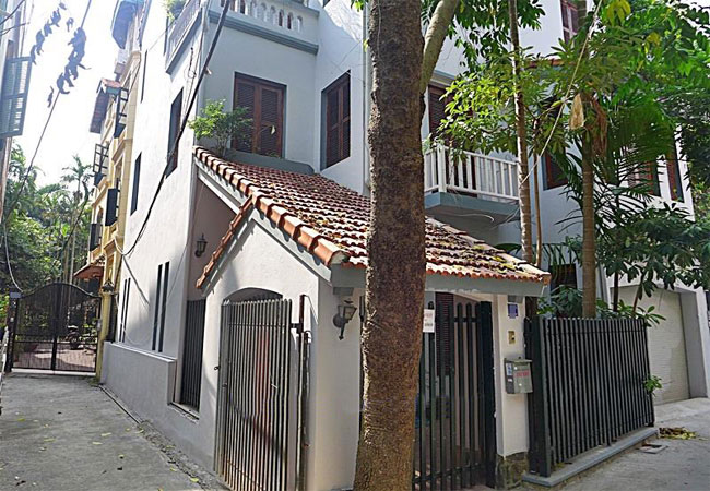 House at corner street, Tay Ho 