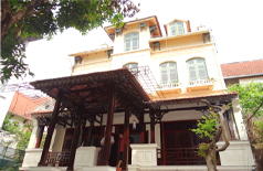House for rent in Dang Thai Mai street,courtyard,full furniture