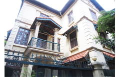 House for rent in Tay Ho street,tay Ho district,small courtyard,4 bedrooms