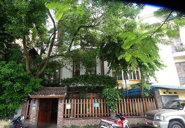 House next to the lake with lots of natural light, Nguyen Dinh Thi street
