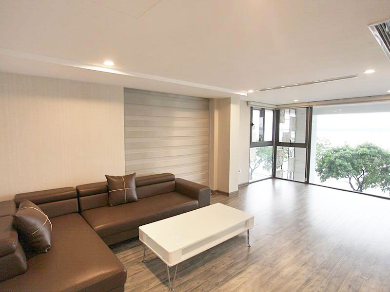 Lake front large apartment for rent in Tay Ho 