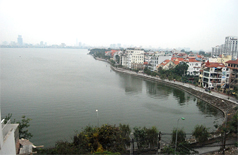Lake view apartment for rent in Xuan Dieu street 
