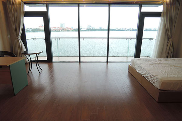 Lake view apartment in Tay Ho for rent 