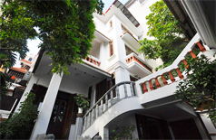 Lakefront house for rent in Quang An street,Tay Ho district