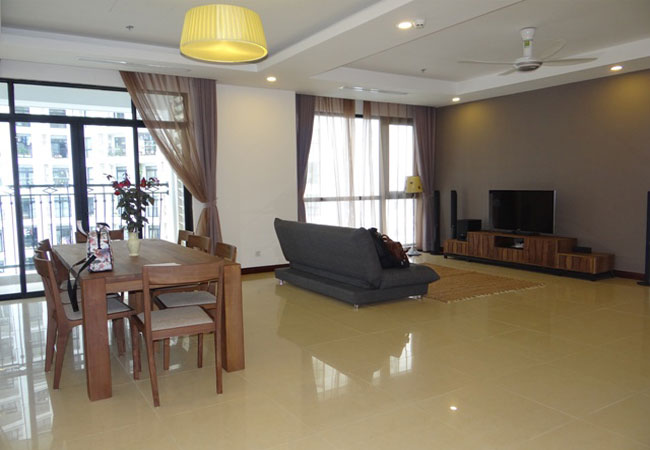 Large and bright corner apartment in R 3 building