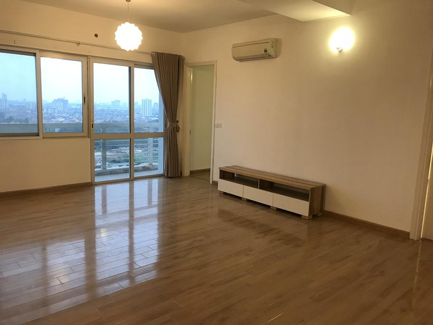 Newly renovated apartment in E1 building for rent 
