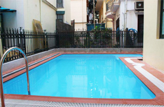 Nhà cho thuê có bể bơi và sân rộng tại phố Đặng Thai Mai