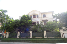 Nice villa with full furniture for rent in Ciputra urban area 