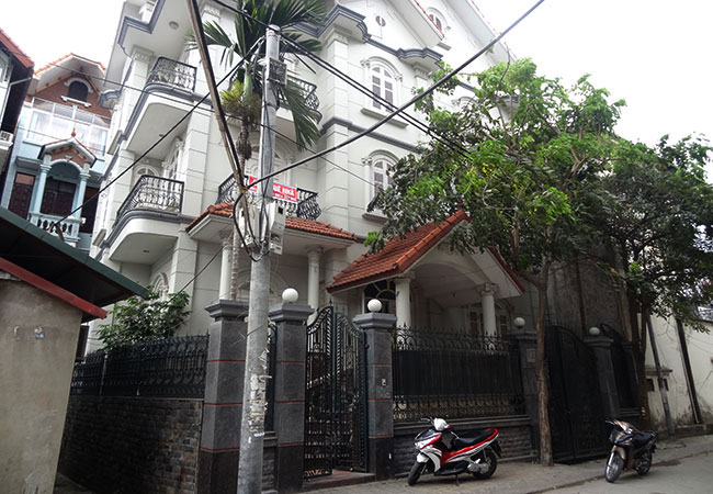 Unfurnished house in Dang  Thai Mai for rent 