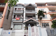 Unfurnished lake view house for rent in dang thai mai street