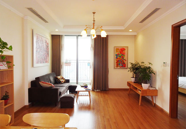Vinhomes Nguyen Chi Thanh: Fully furnished  apartment, balcony with city view